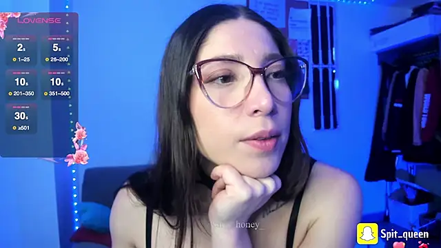 Snapshot of Spit_queen chatting on May 2026 01:40:01 PM Spit queen online show from May 2026 01:40:01 PM