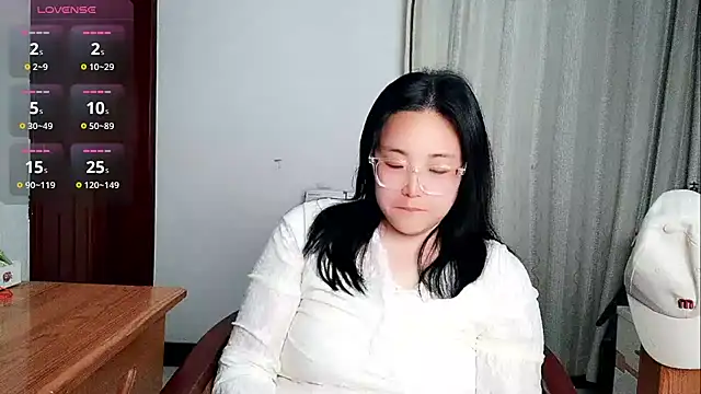 Snapshot of Vivianangn-e chatting on April 2026 12:39:01 PM Vivianangn-e online show from April 2026 12:39:01 PM