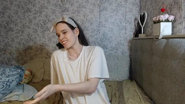 Nicole-Petite online show from January 2025 04:20:01 AM