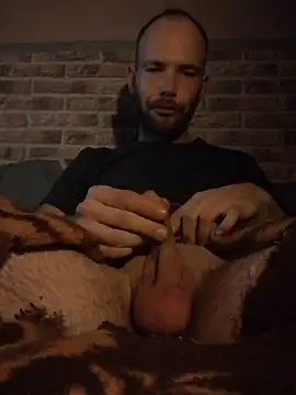 Snapshot of Adamvarga0318 chatting on February 2025 10:45:01 PM Adamvarga0318 online show from February 2025 10:45:01 PM