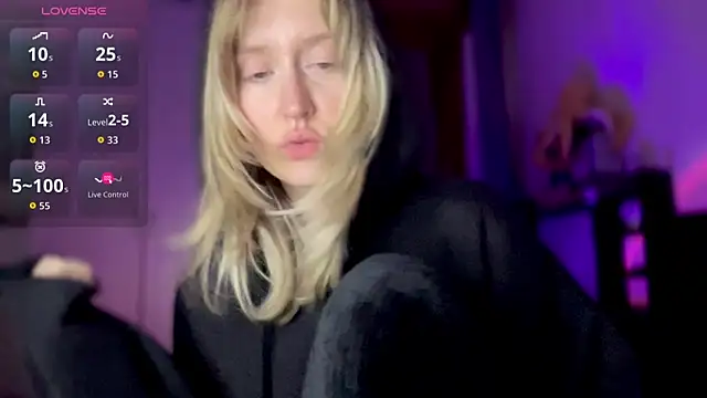 Snapshot of iilovetomatoes chatting on November 2025 07:30:02 PM iilovetomatoes online show from November 2025 07:30:02 PM