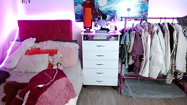 alisseallie online show from September 2025 07:43:02 PM