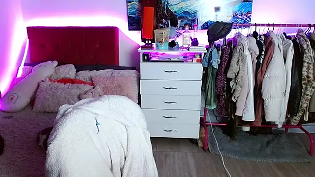 alisseallie online show from October 2025 02:34:02 AM