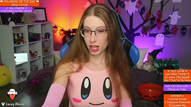 TheLaceyBloom online show from October 2025 01:17:01 AM