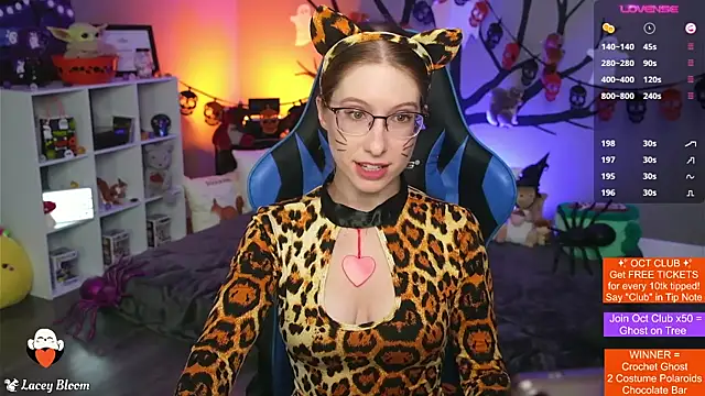 TheLaceyBloom online show from October 2025 01:28:02 AM