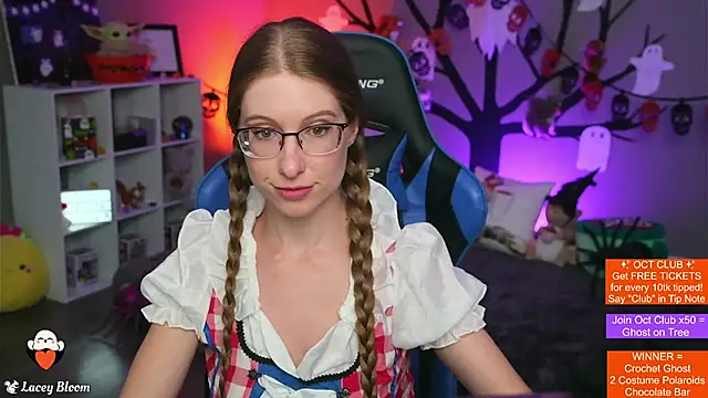 TheLaceyBloom online show from October 2025 01:25:01 AM