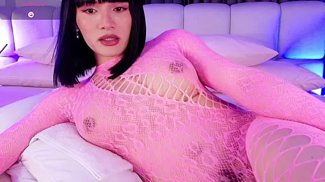 sweetieluna01 online show from November 2025 01:15:02 AM