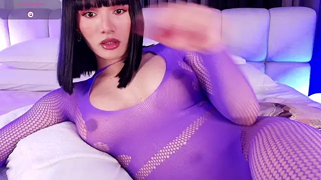 sweetieluna01 online show from June 2026 05:56:02 PM