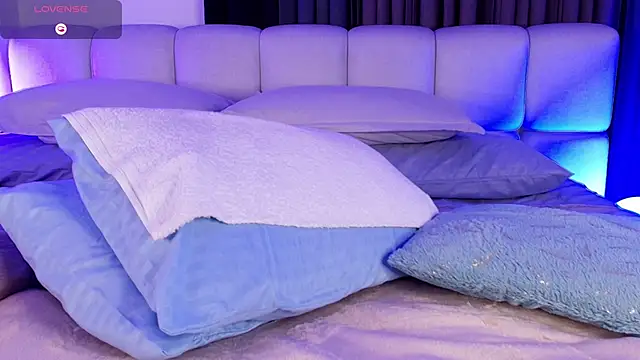 sweetieluna01 online show from March 2026 01:43:02 AM