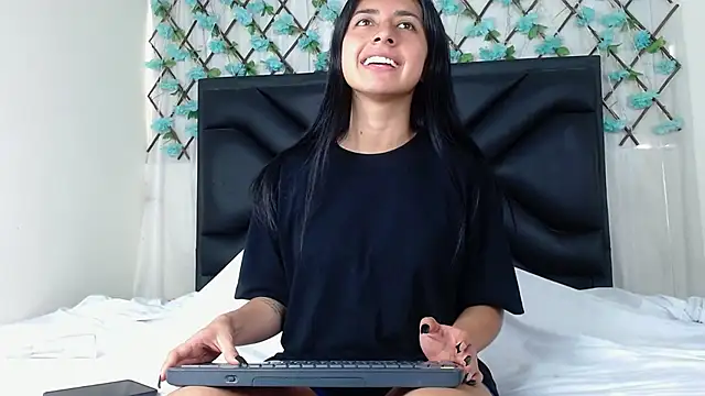 EmmaWilliamss online show from October 2025 03:35:02 PM