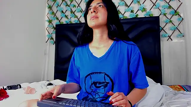 Snapshot of EmmaWilliamss chatting on April 2026 04:09:02 PM EmmaWilliamss online show from April 2026 04:09:02 PM