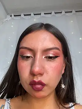 Cinnamon Meow online show from November 2025 09:40:02 PM