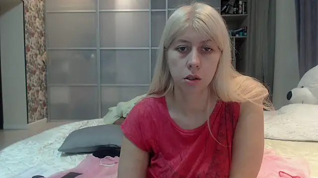 KyliePag online show from December 2025 07:00:02 AM