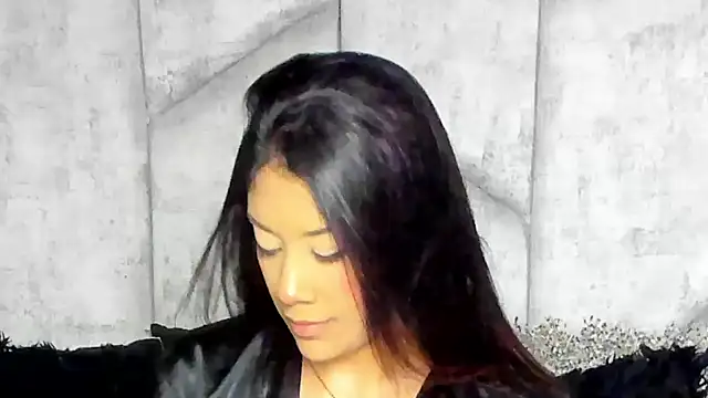 Snapshot of EmmaWillde chatting on December 2024 05:22:01 PM EmmaWillde online show from December 2024 05:22:01 PM