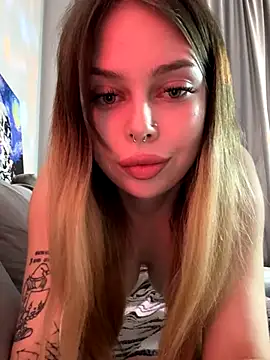 TwixiPixxie online show from November 2025 05:39:02 PM