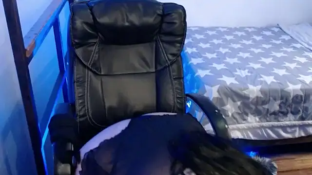 Snapshot of VampGirl1 chatting on February 2025 02:31:02 PM VampGirl1 online show from February 2025 02:31:02 PM