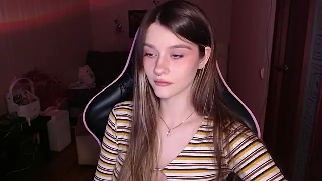 jeann elsaa online show from November 2025 04:02:02 AM