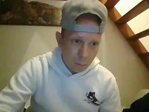 Snapshot of IkarosSS chatting on July 2026 01:34:01 AM IkarosSS online show from July 2026 01:34:01 AM