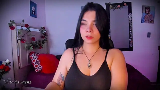 victoriaasaenz  online show from June 2026 01:00:01 AM