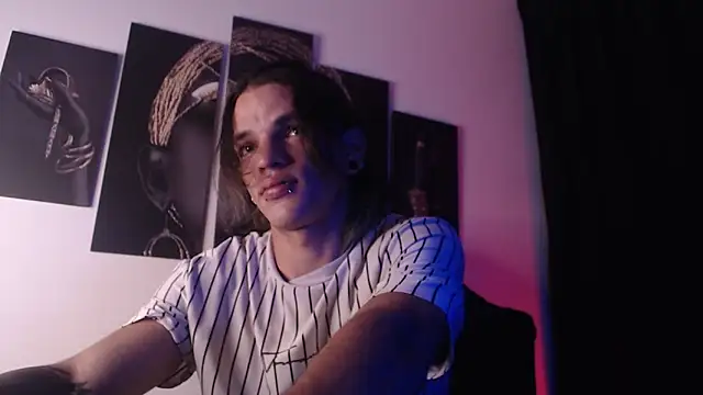 Snapshot of AlbertBernal69 chatting on November 2025 04:56:02 AM AlbertBernal69 online show from November 2025 04:56:02 AM