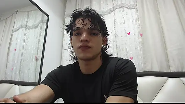 Snapshot of AlbertBernal69 chatting on March 2025 07:35:02 AM AlbertBernal69 online show from March 2025 07:35:02 AM