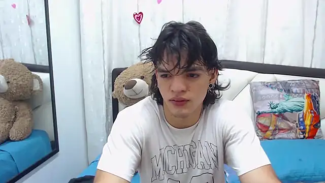 Snapshot of AlbertBernal69 chatting on March 2025 03:26:01 AM AlbertBernal69 online show from March 2025 03:26:01 AM