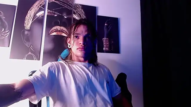 Snapshot of AlbertBernal69 chatting on November 2025 03:43:01 AM AlbertBernal69 online show from November 2025 03:43:01 AM