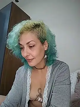 Snapshot of MariLouM chatting on May 2026 06:27:02 PM MariLouM online show from May 2026 06:27:02 PM