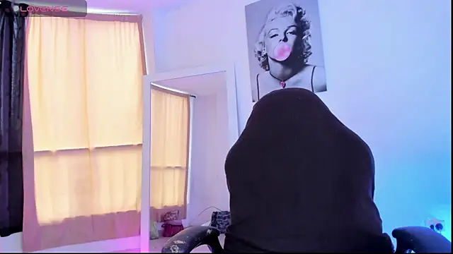 Snapshot of caroldirty chatting on October 2025 08:31:01 PM caroldirty online show from October 2025 08:31:01 PM