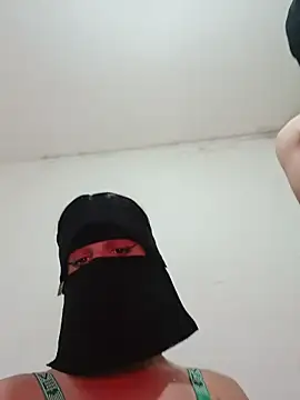 Snapshot of KHALIJIA-ARABIA-couple chatting on January 2026 04:24:02 PM KHALIJIA-ARABIA-couple online show from January 2026 04:24:02 PM