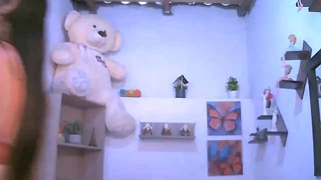 Snapshot of ChiaraFioree chatting on November 2025 07:29:01 PM ChiaraFioree online show from November 2025 07:29:01 PM