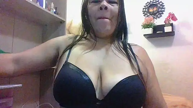 ChiaraFioree online show from October 2025 09:15:02 PM