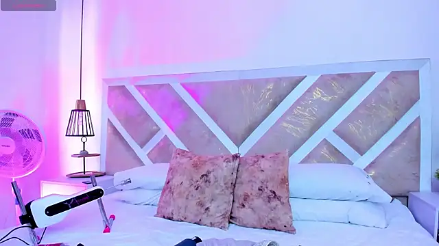 ZiaCalifa online show from February 2026 12:18:02 PM