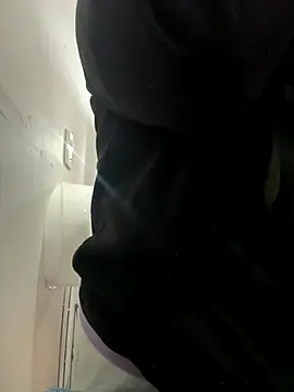 Snapshot of ZiaCalifa chatting on November 2025 09:43:01 AM ZiaCalifa online show from November 2025 09:43:01 AM