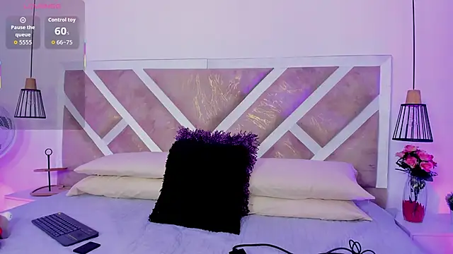 ZiaCalifa online show from April 2026 11:17:02 AM