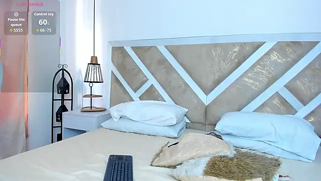 ZiaCalifa online show from February 2026 01:00:01 PM