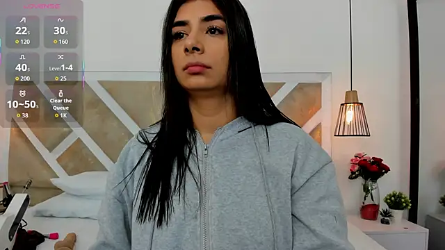 Snapshot of ZiaCalifa chatting on June 2026 11:32:02 AM ZiaCalifa online show from June 2026 11:32:02 AM