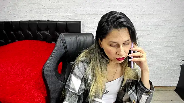 Snapshot of lauren_ashlee chatting on December 2024 03:20:01 PM lauren ashlee online show from December 2024 03:20:01 PM