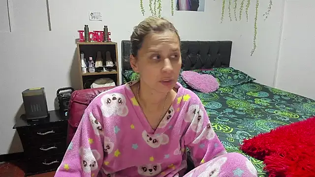 Snapshot of lauren_ashlee chatting on February 2026 11:37:02 PM lauren ashlee online show from February 2026 11:37:02 PM