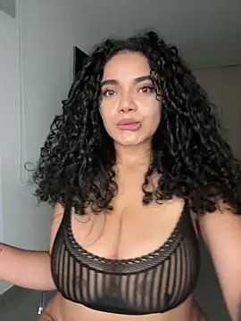 Snapshot of Mariecurl chatting on May 2026 11:04:02 PM Mariecurl online show from May 2026 11:04:02 PM