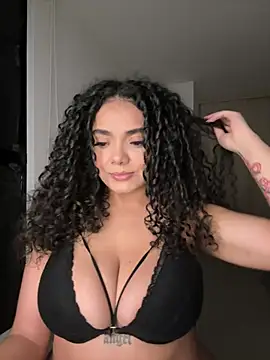 Snapshot of Mariecurl chatting on July 2026 03:18:02 AM Mariecurl online show from July 2026 03:18:02 AM