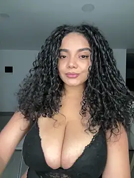 Snapshot of Mariecurl chatting on May 2026 10:53:02 PM Mariecurl online show from May 2026 10:53:02 PM