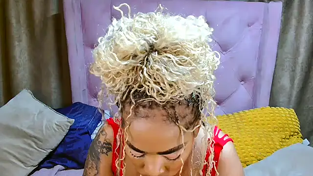 Snapshot of AFRICANGODDESSXXX chatting on October 2025 11:39:01 PM AFRICANGODDESSXXX online show from October 2025 11:39:01 PM