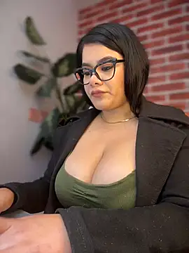 Insane Issa online show from January 2025 07:57:01 PM