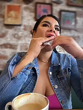 Insane Issa online show from March 2025 10:38:01 PM