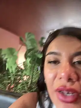 Insane Issa online show from December 2025 06:09:02 PM