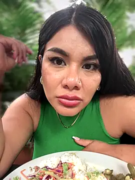 Insane Issa online show from December 2025 07:06:01 PM