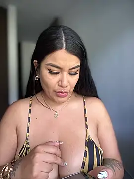 Insane Issa online show from November 2025 04:17:01 PM