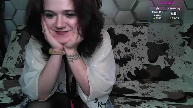 Naomi Robbins Love online show from October 2025 08:48:02 AM