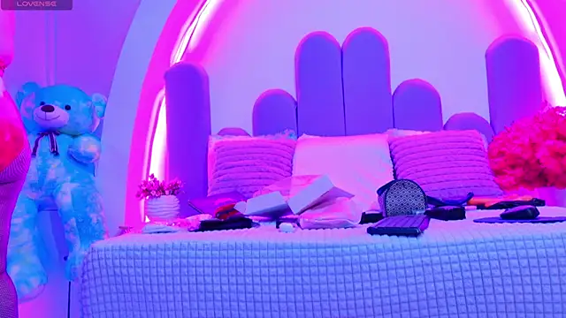 NathaxaLeans online show from April 2026 12:23:01 PM